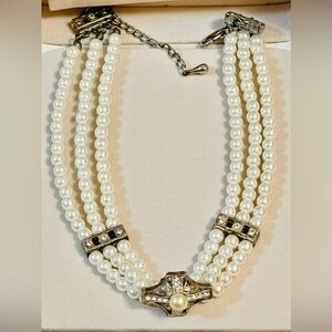 VTG Faux pearl with silver  crystal pendant necklace  11 1/2” + 2 1/2 “ Ext